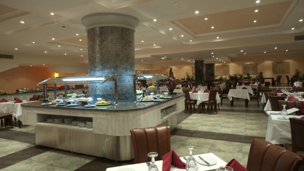 الفندق إيه أم سى رويال - الغردقة